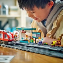 LEGO City 60423 Le tramway et la station du centre-ville, véhicule pour enfants des 7 ans