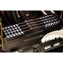 CORSAIR Mémoire PC Vengeance LED - DDR4 - Kit 64GB (4 x 16GB) - 3000