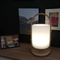 Lanterne LED Woody - LUMISKY - Blanc - Design scandinave - Poignée en bois naturel - Autonomie 10h