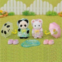 Figurines Articulées - SYLVANIAN FAMILIES - Duo Bébés en Habits de Pluie - Panda et Souris Marshmallow