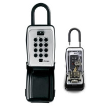 Master Lock Secure Key Box - Pushing buttons