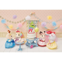 The girl with two -tone cats and her birthday snack - Sylvanian Famili