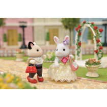 Sylvanian Families - The Snow Bunny Fashion Suitcase and Big Sister