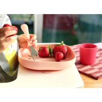 BEABA, Coffret repas Silicone Bébé, Avec Ventouse, Anti-dérapant, 4 Pièces, Assiette + Bol+ Verre + Cuillère, Rose